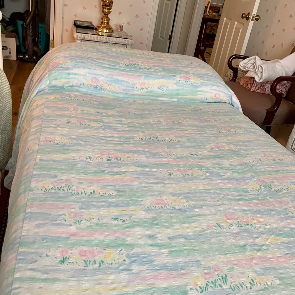 SEERSUCKER RUFFLED COTTON set of 2 TWIN BEDSPREADS FLORAL GARDEN PASTELS - Picture 3 of 16